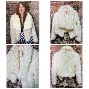 Vintage Decree NWT White Fuzzy Faux Fur Cropped Teddy Jacket - Size S - Y2K